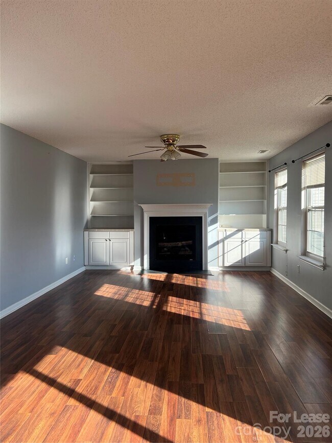 Building Photo - 4006 Shadow Pines Cir