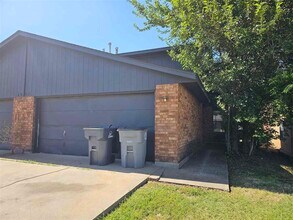 Building Photo - 4032 NW Ozmun Ave