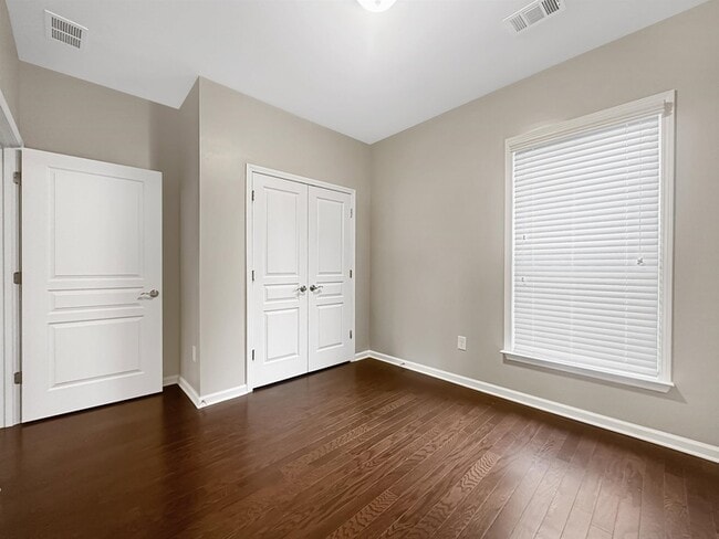 Building Photo - 813 Firefly Ct