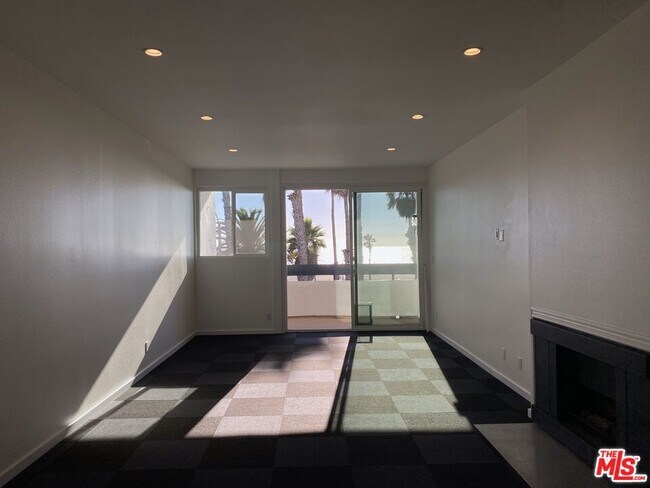 Building Photo - 2221 Ocean Ave