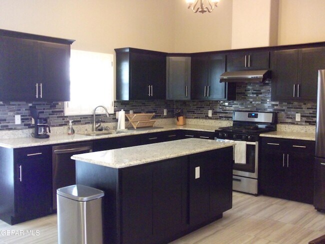 Building Photo - 7836 Enchanted View Dr