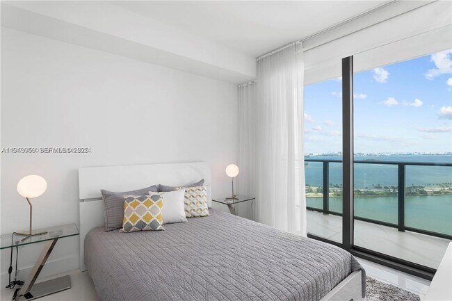 Building Photo - 501 NE 31st St