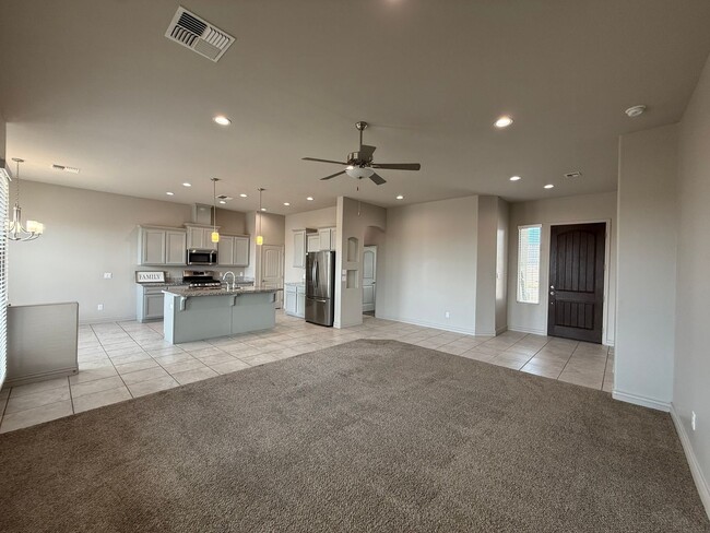 Building Photo - 4 Bedroom in Villa Chaparral!