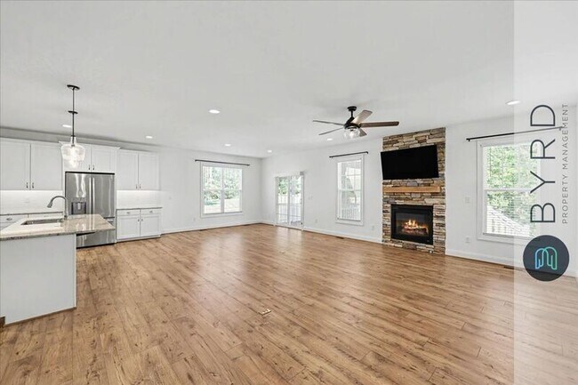 Building Photo - 9001 Sharpe Ct