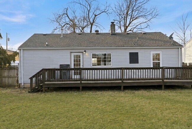 Building Photo - 3 Bedroom | 2 Bathroom | Nixa MO| Fenced Back Yard! | Nixa Schools!