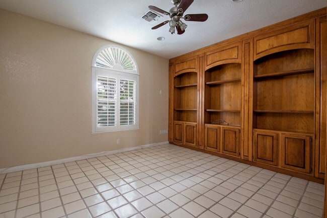 Building Photo - 3930 Placita Del Rico