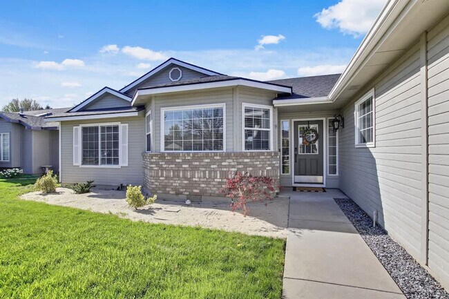 Building Photo - 4243 E Driftwood Dr