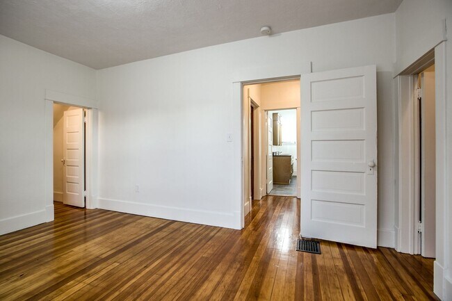 Building Photo - 1327 S 13th St