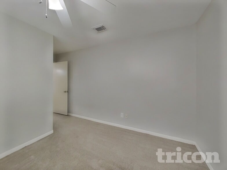 Building Photo - 6422 French Chateau Dr