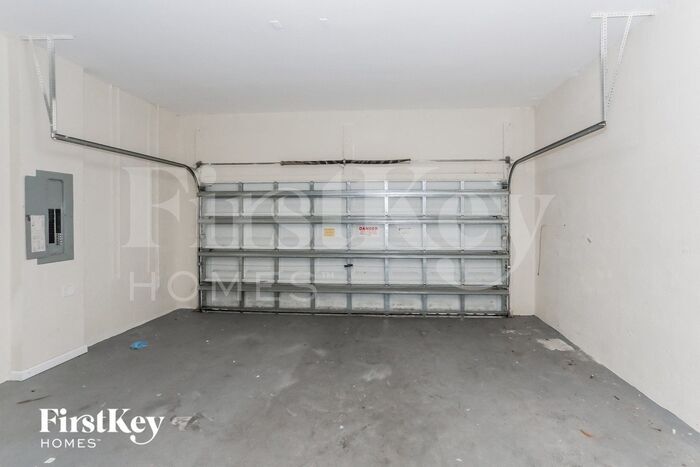 Building Photo - 1700 NE 37th Pl
