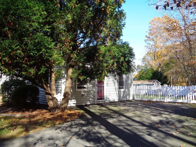 Building Photo - 44 Flat Rock Rd