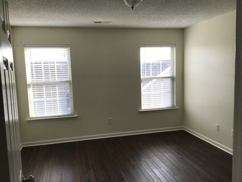 Building Photo - 10 Kilberry Blvd
