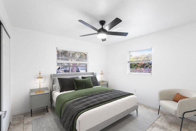 Building Photo - ST PETE APARTMENT FOR RENT!!