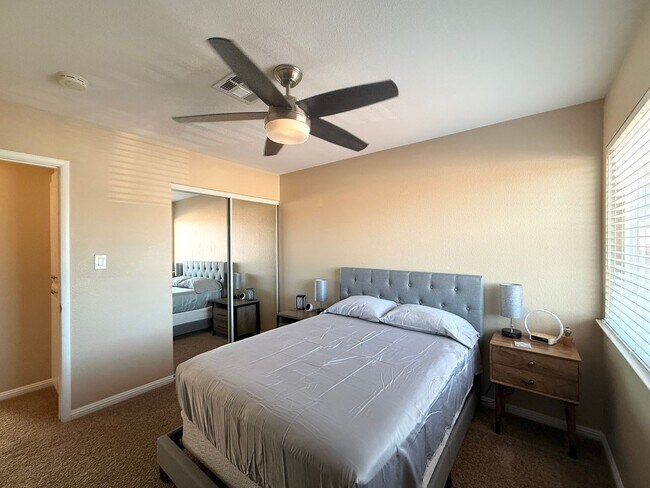 Building Photo - Fully Furnished 4 Bedroom Home! NO HOA! Park up to 6 vehicles! Pool and Spa! Close to Spring Moun...