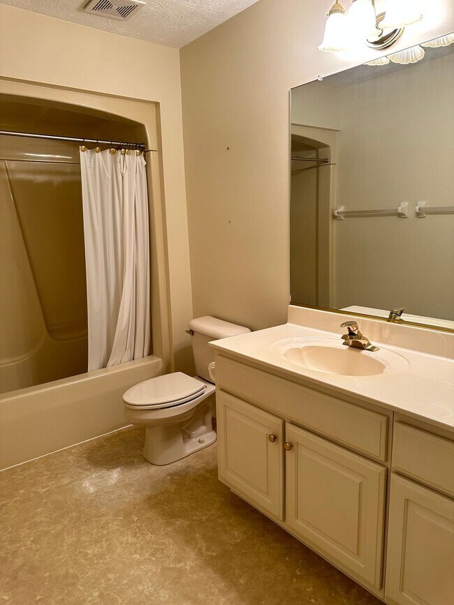 Building Photo - Beautiful home for rent in Fords Colony! Available Now!