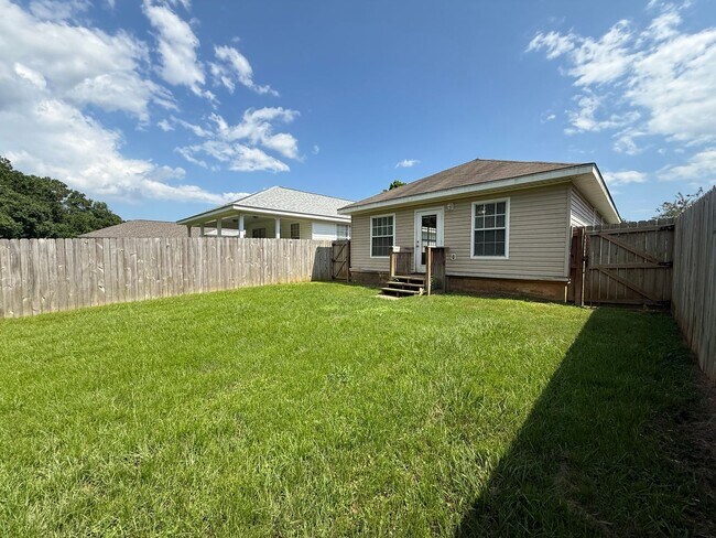 Building Photo - Pensacola - Springfield - 3 bedroom, 2 bathroom