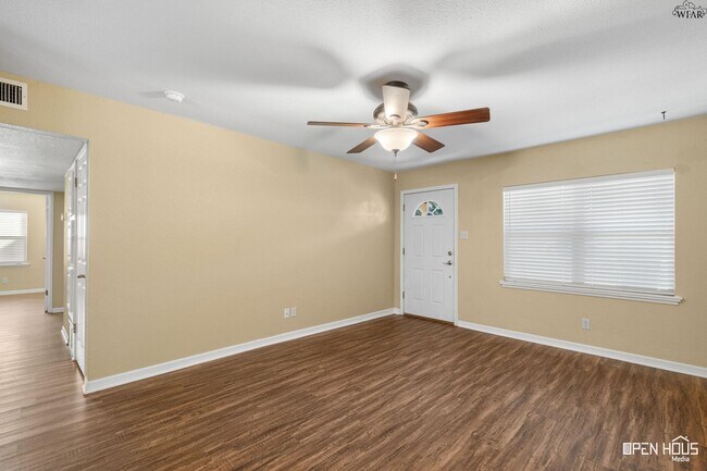 Building Photo - 1218 Glendora Dr