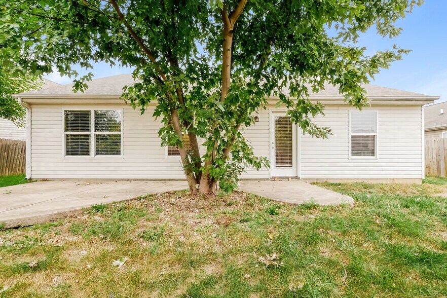 Building Photo - 5544 Wild Horse Dr