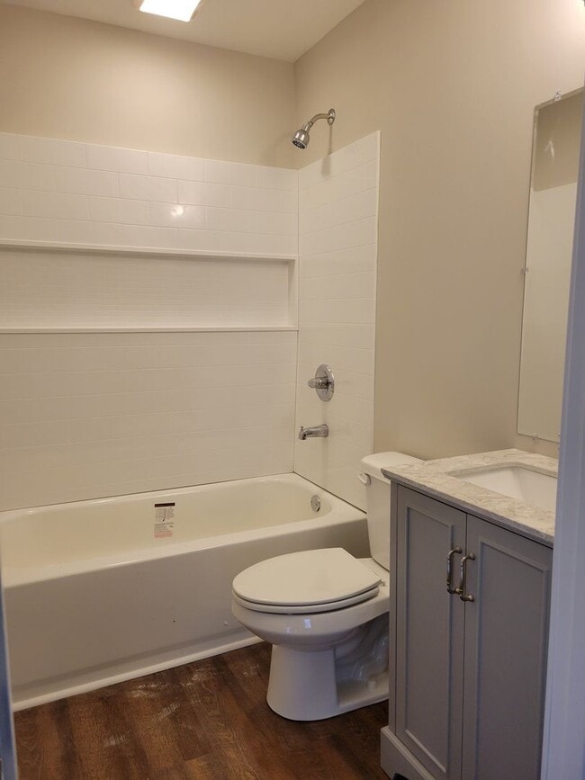 Building Photo - Newly renovated 2 bedroom 1 bath duplex!