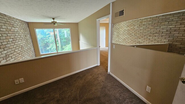 Building Photo - 557-559 Bailey Drive