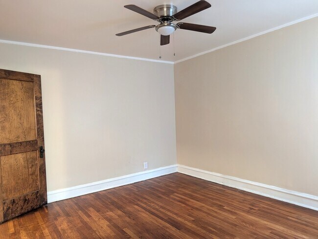 Building Photo - 6730 S Ridgeland Ave