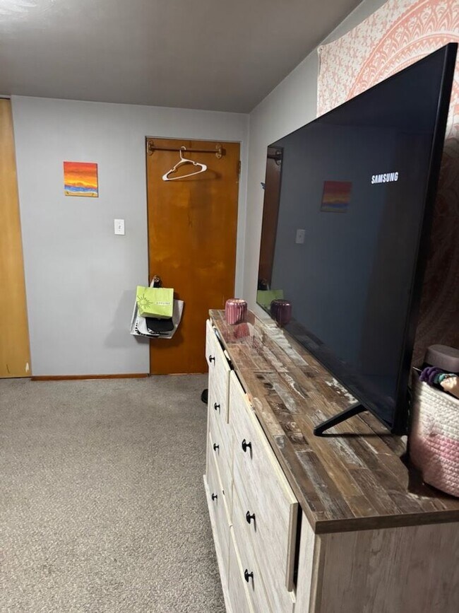 Building Photo - Spacious Split Level in Baldwin for Rent- ...