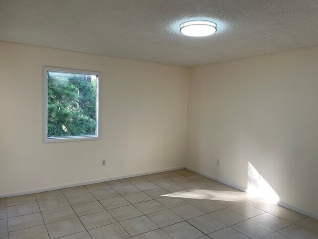 Building Photo - 1208 Bush River Rd