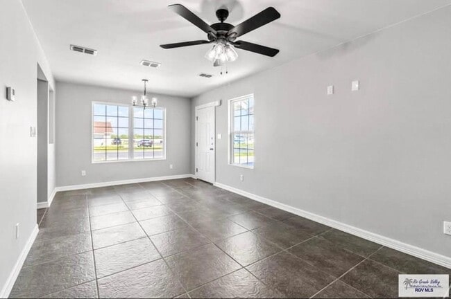 Building Photo - 2128 Norfolk Dr