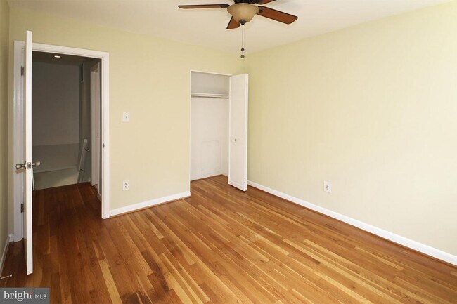 Building Photo - 1810 Golf View Ct