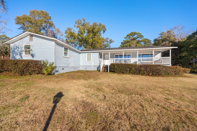 Building Photo - Lake Talquin - LAKEFRONT- Furnished 3 bedr...
