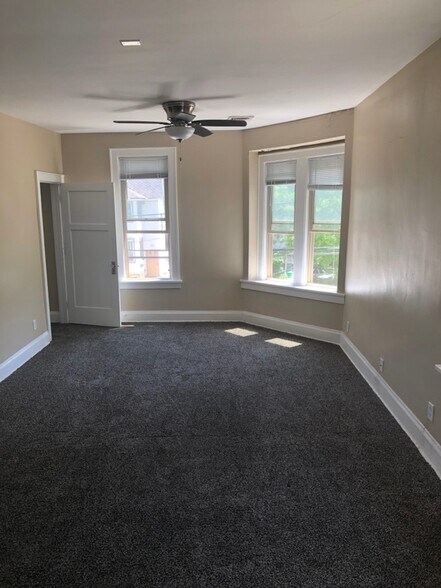 Building Photo - 1036 E Land Pl