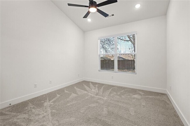 Building Photo - 712 Sun Mdws Lp
