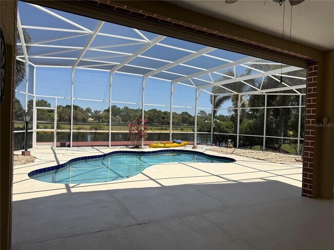 Building Photo - 2637 Shinoak Dr