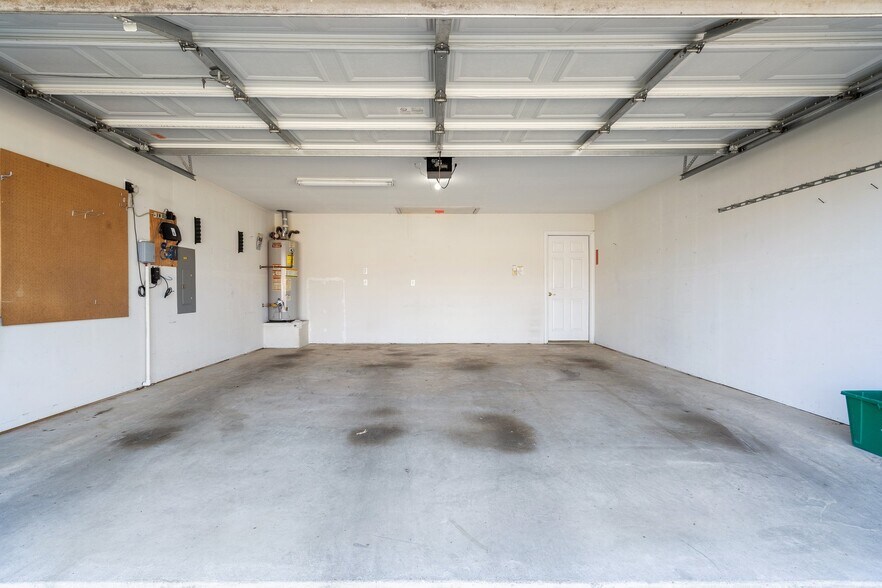 Building Photo - 107 Loda Ct