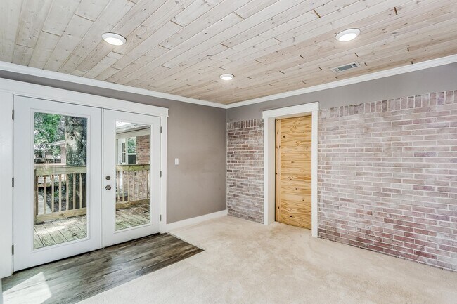 Building Photo - 4 bedroom home in Cordova Park