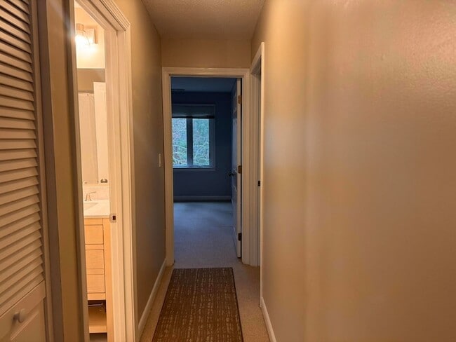 Building Photo - 225 SW Meadows