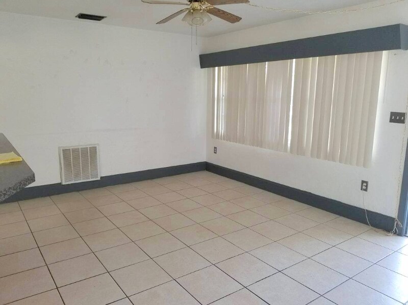 Building Photo - 331 51st St Ct W