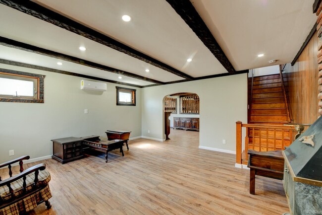Building Photo - 815 3rd St