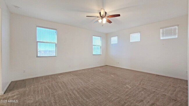 Building Photo - 1006 S 202nd Ln