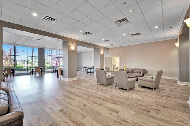 Building Photo - 5600 Collins Ave