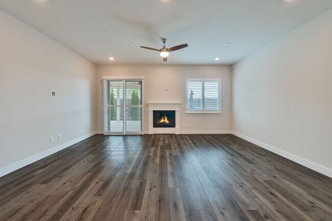 Building Photo - Beautiful Lincoln Home with Solar, 3-Car Garage & Trailer Parking!