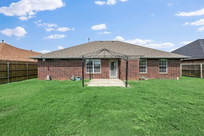 Building Photo - 616 Garrison Ln