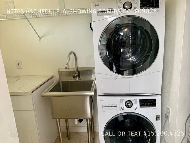 Building Photo - Spacious 3 Bedroom 2 bath in Seaside
