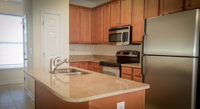 Building Photo - Steps from Shopping, Dining, & Entertainment in The Market Common