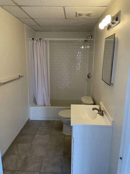 Images are representative samples of the advertised unit. Actual units shown during tours may differ - 1126 Boylston St