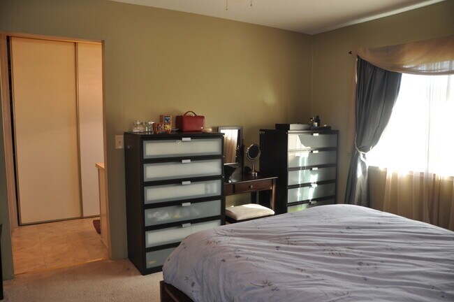 Building Photo - 5747 Clematis Dr