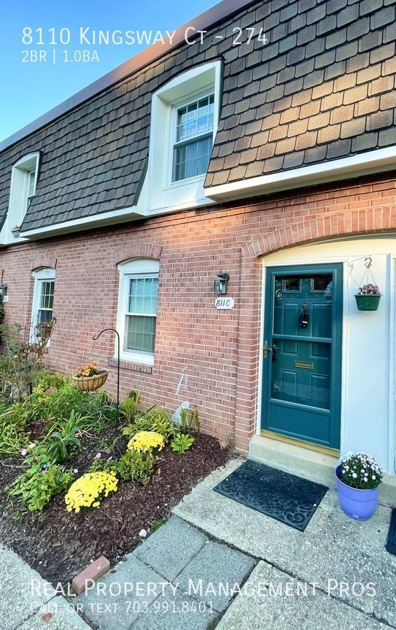 UPDATED 2 BEDROOM HOME PRVATE BACK YARD 8110 Kingsway Ct West