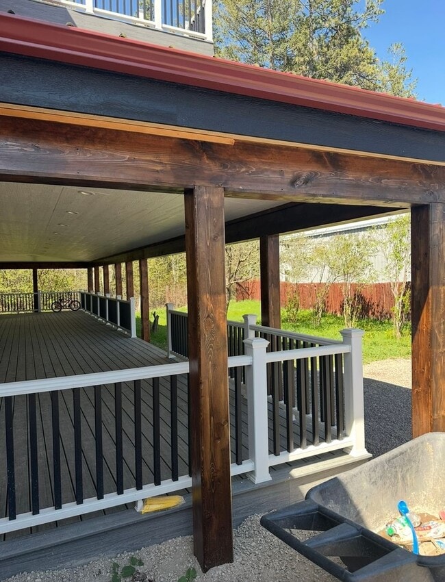 Building Photo - Custom Kalispell Home with Spectacular Views