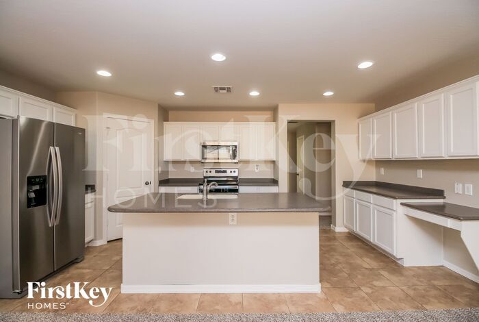 Building Photo - 914 W Desert Canyon Dr