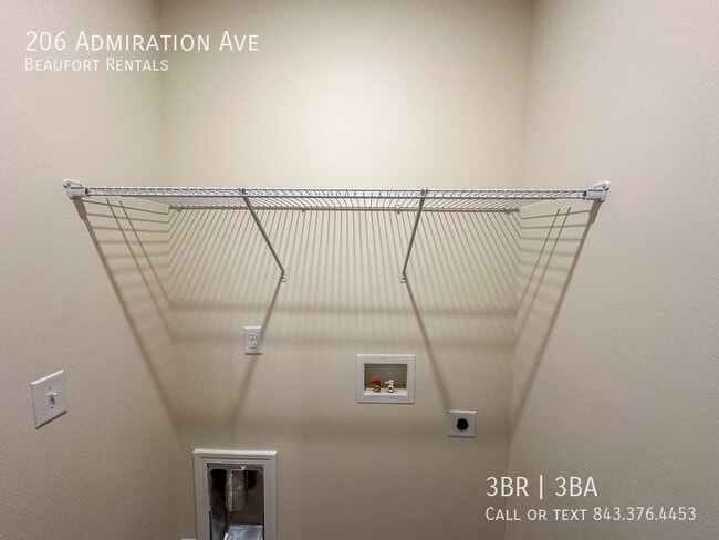 Building Photo - 206 Admiration Ave
